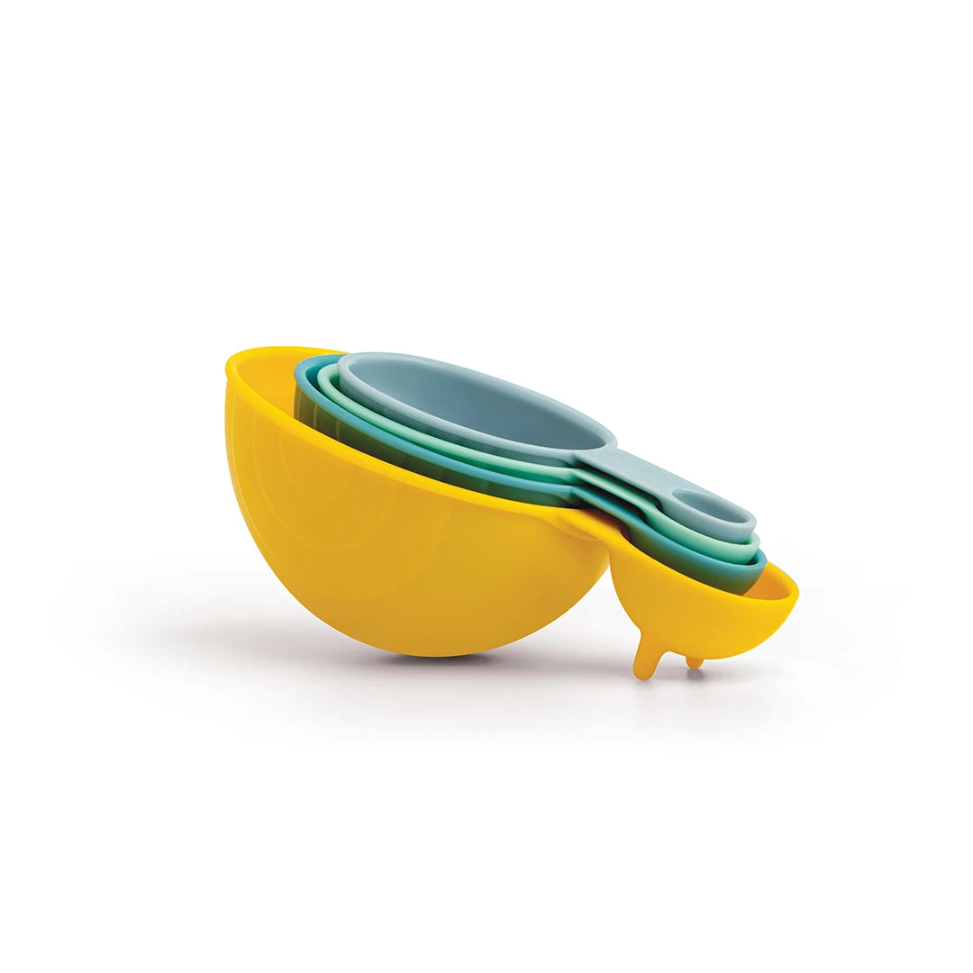 The OTOTO Shelly is a vibrant, nested set of snail-shaped measuring cups with a yellow outermost bowl.